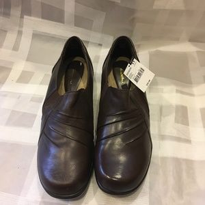 ThomMcan Woman Brown NWT Shoes  size 11.